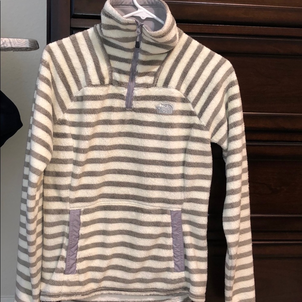 North face jacket ( size XS )